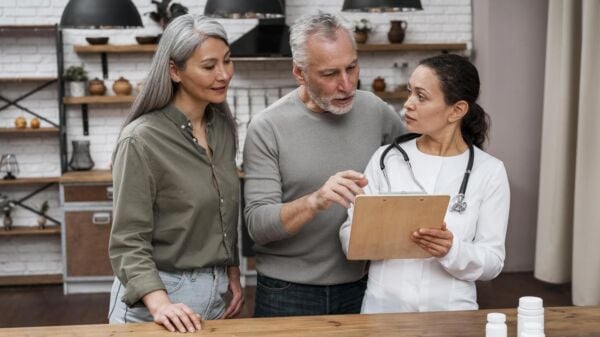 Doctor explaining heart burn to patients