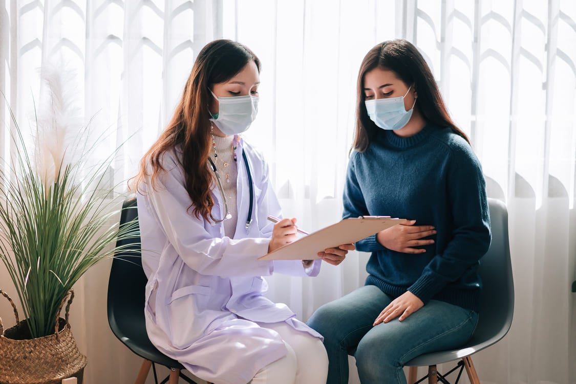 Doctor explaining gastroparesis to a patient