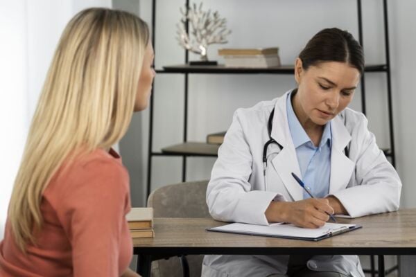 Gastroparesis patient talking to a doctor