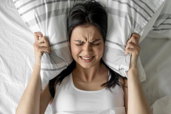 Pregnant women cant sleep because of heartburn