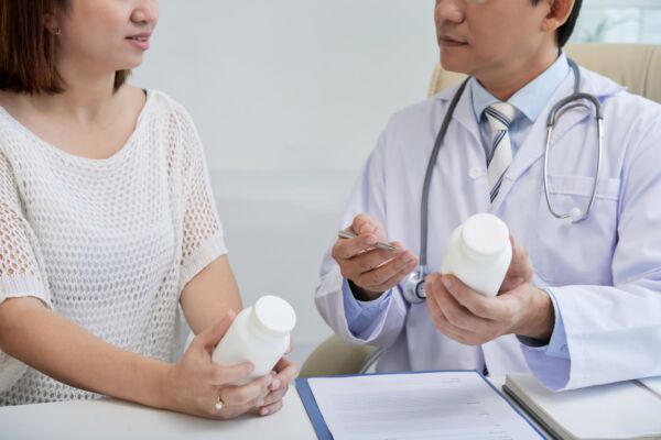 Gerd Doctor prescribing medicine