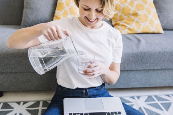 Women with gastroparesis drinking water