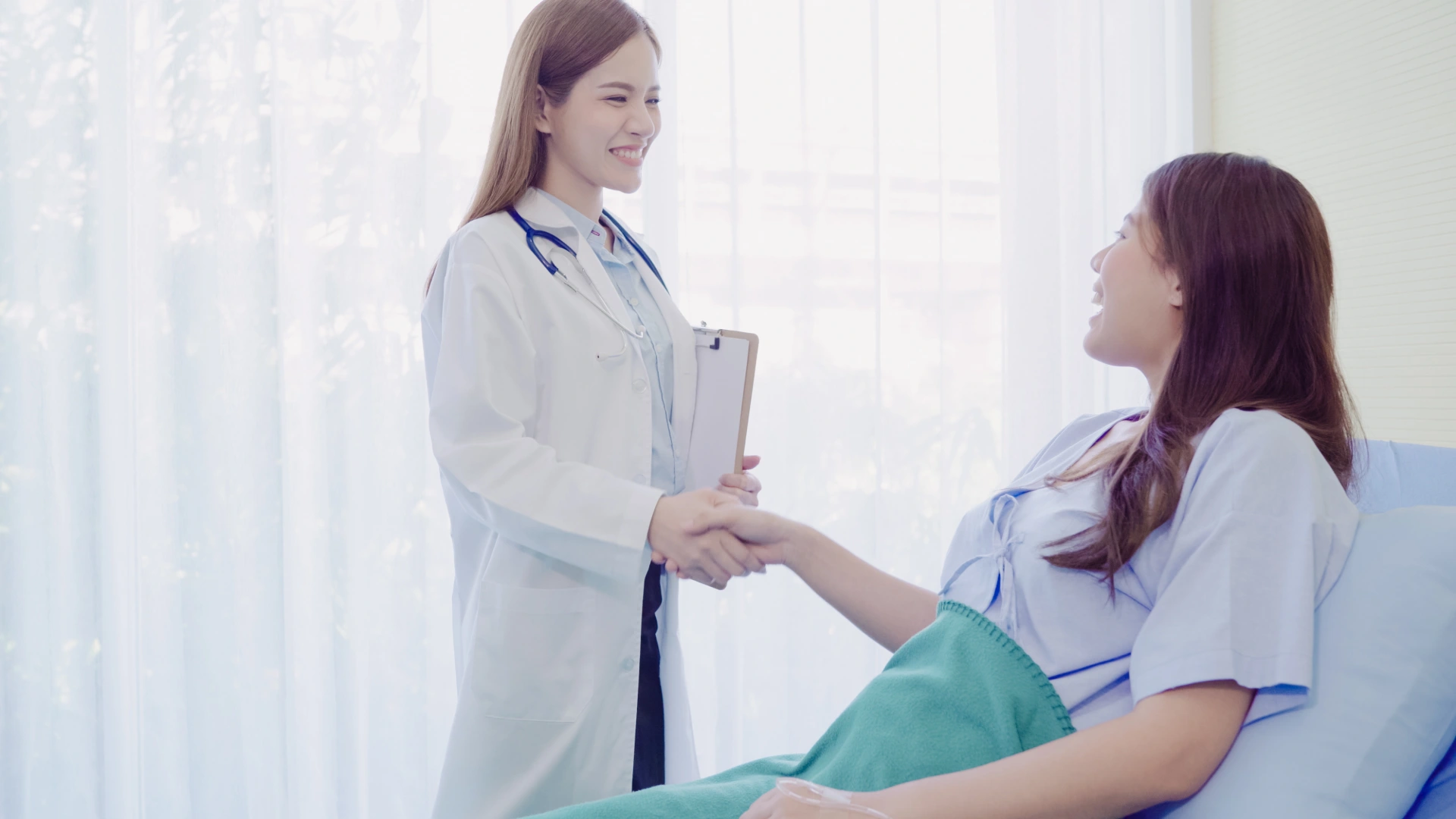 Hiatal hernia doctor checking patient after surgery