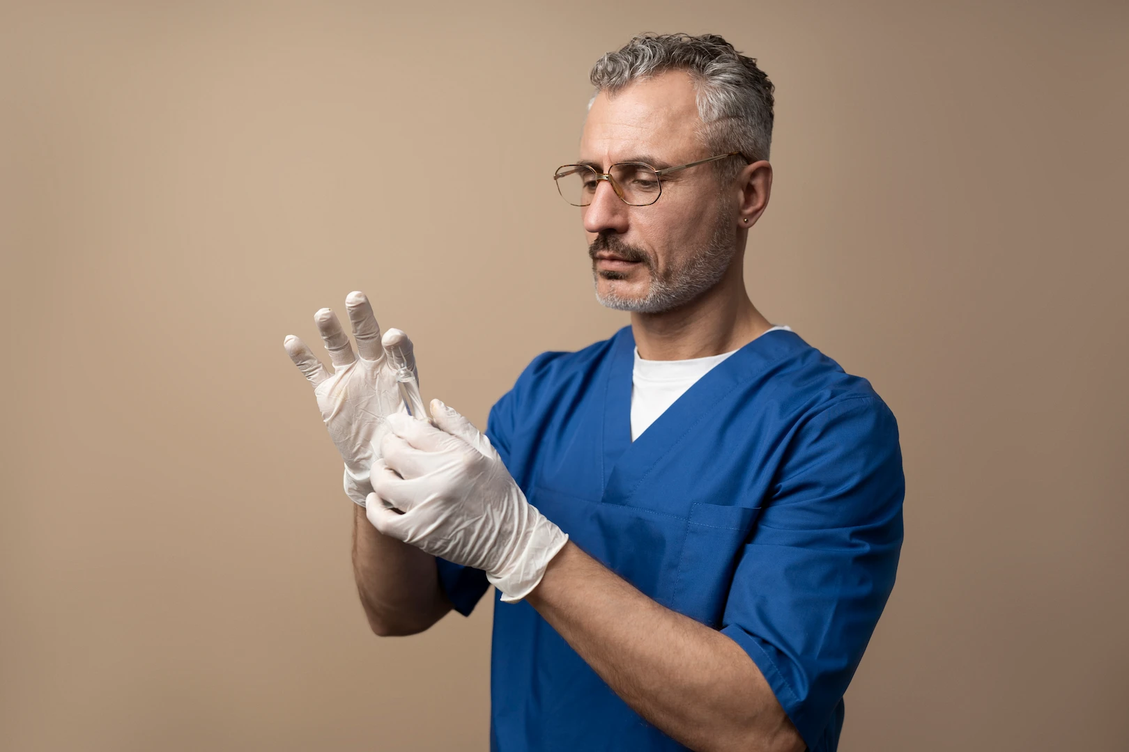 Hiatal hernia surgeon holding anesthesia vial