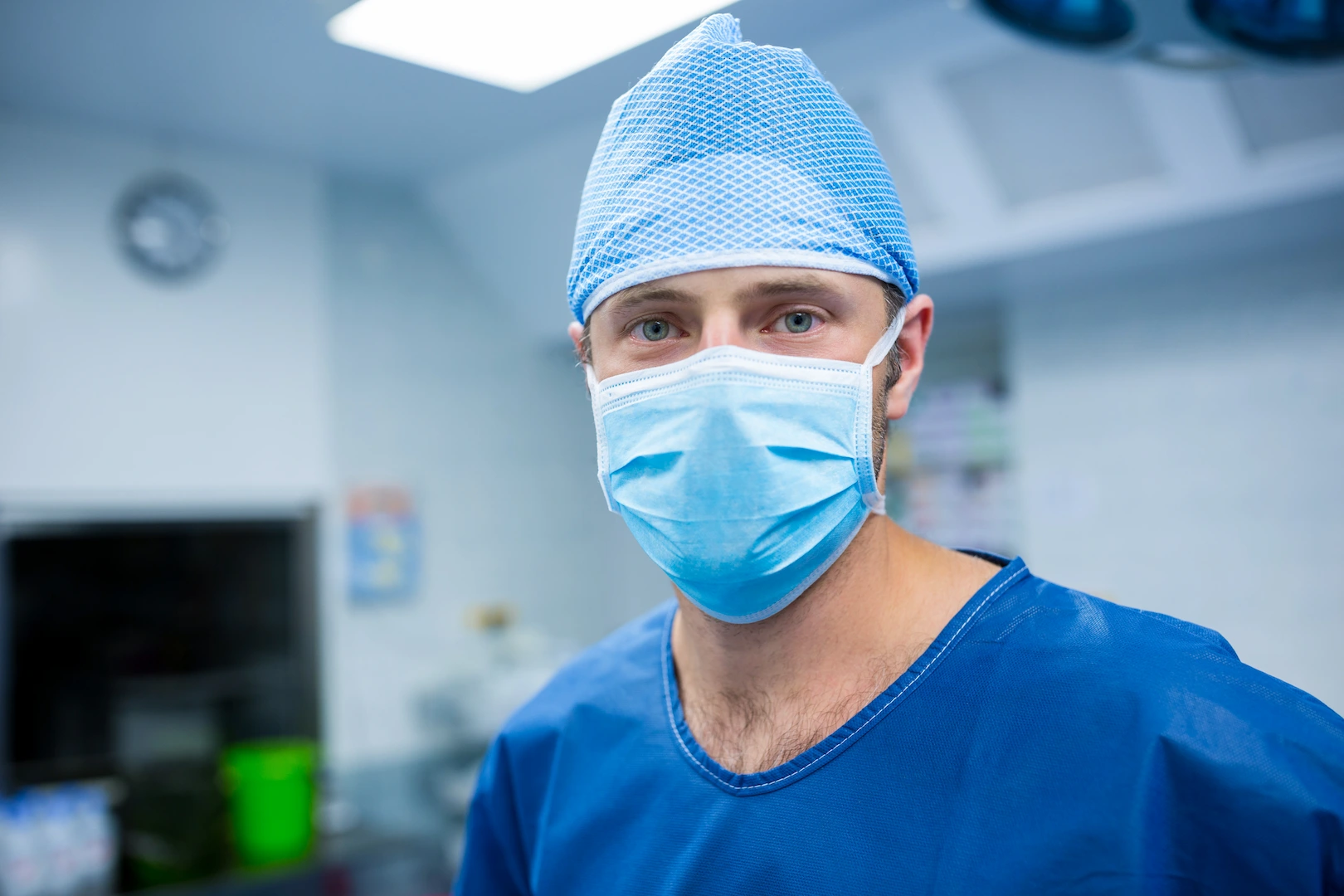 Hiatal hernia surgeon wearing mask