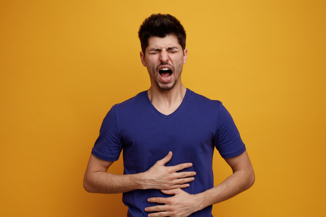 Man getting both hiatal hernia and heartburn