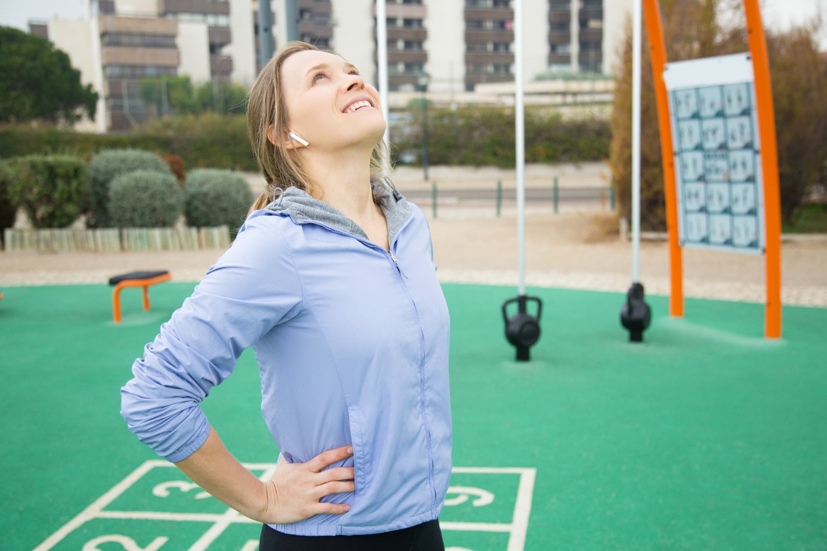 Women with hiatal hernia warming up for workout