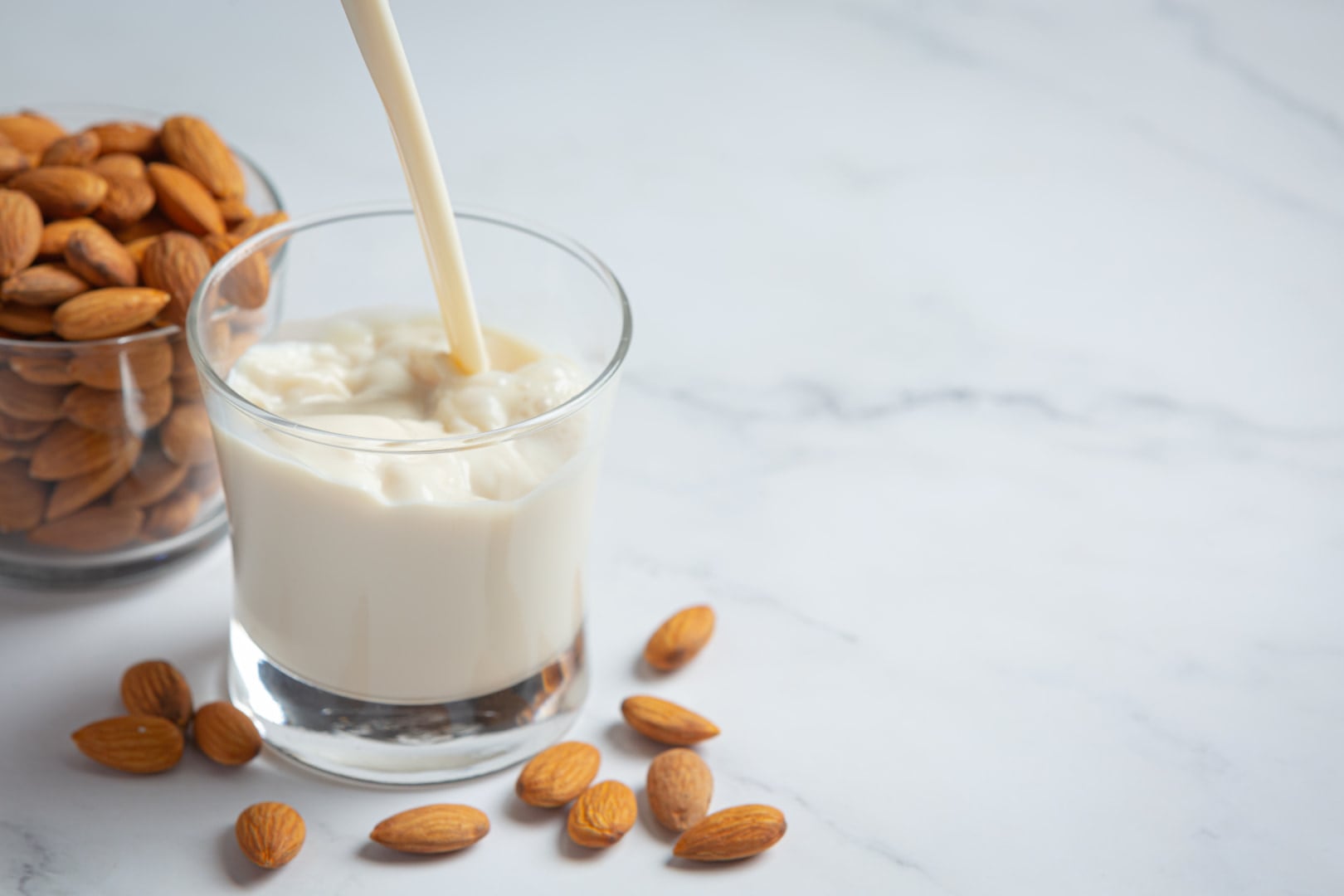 Almond milk and almond that may trigger heartburn