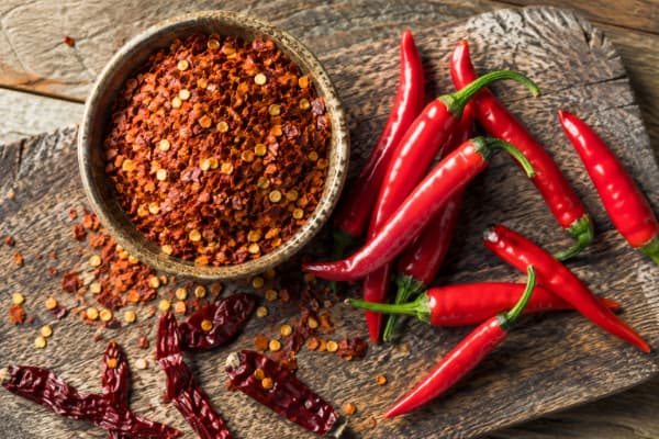Variety of chili peppers and spices that contain capsaicin linked to heartburn sensation