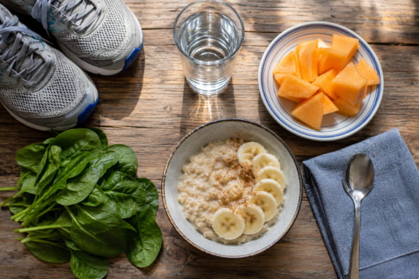 Oatmeal, banana, melon, and greens that help manage both acid reflux and diabetes