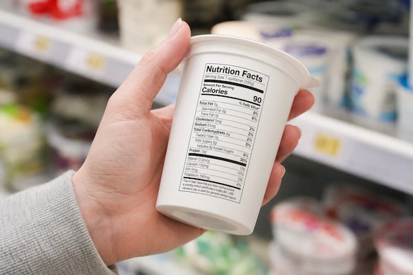 Reading a plain yogurt label for live and active cultures when choosing yogurt for heartburn